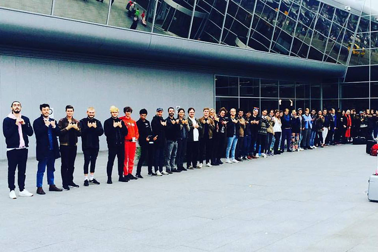 Students_and_teachers_on_the_way_to_REDO_Design_Conference_2015